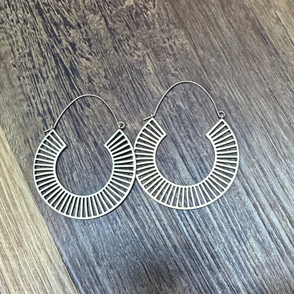 Elegant Gold Hoop Earrings